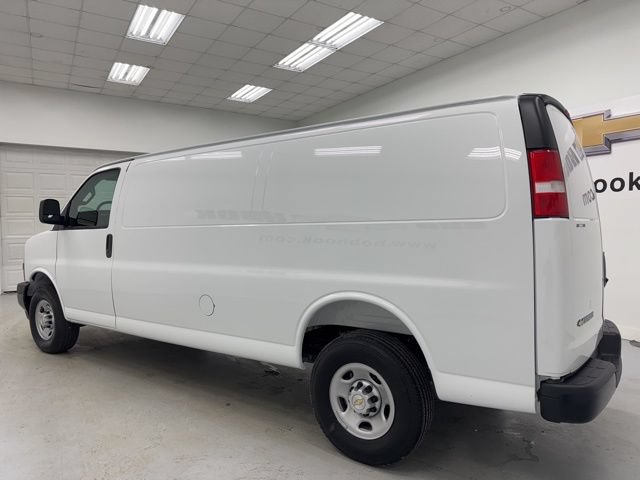 New 2026 Chevrolet Express 3500 Extended w/ Driver Convenience Package RWD image 7