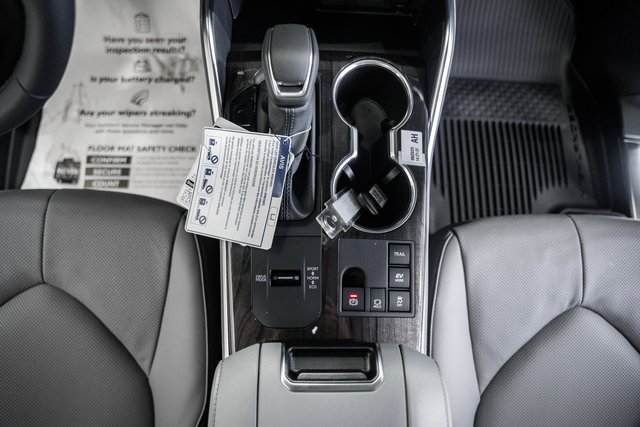 New 2025 Toyota Highlander Platinum image 26