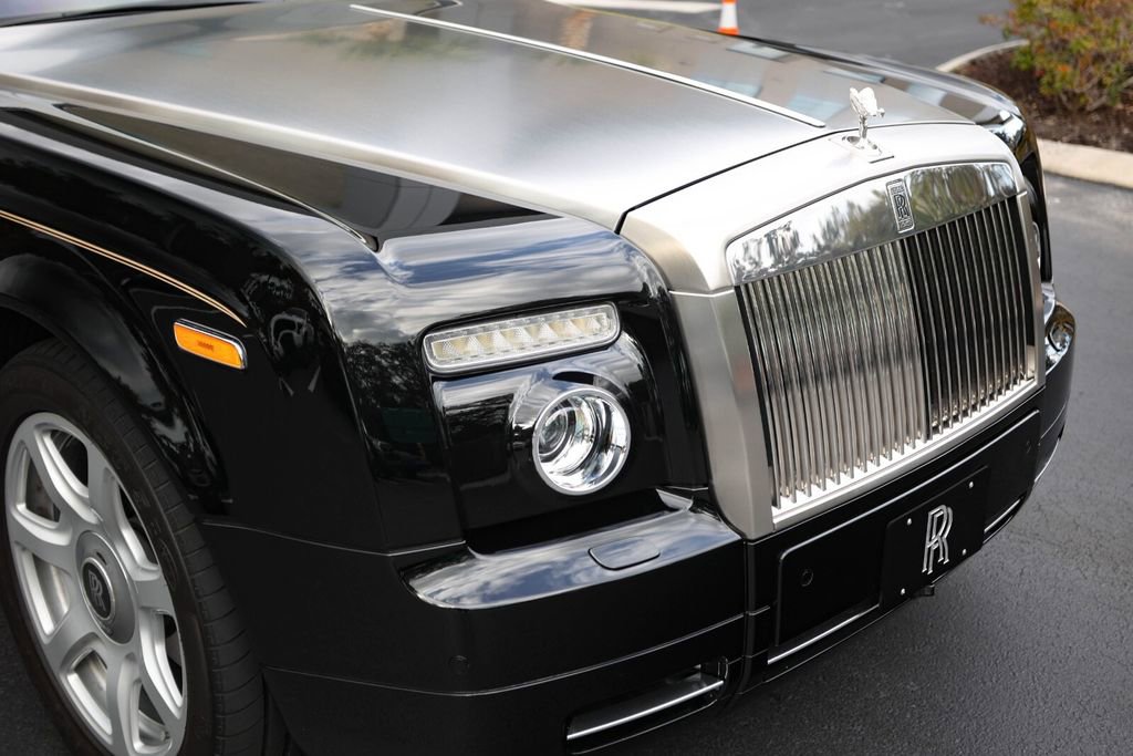 Used 2010 Rolls-Royce Phantom Drophead Coupe image 12