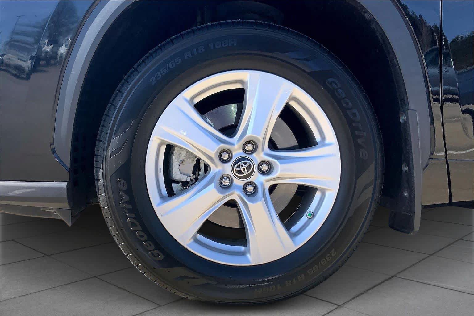 Used 2023 Toyota Highlander LE AWD/4WD image 20