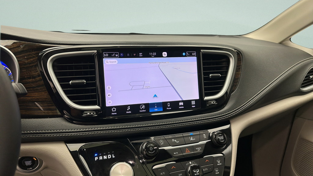 Used 2023 Chrysler Pacifica Limited FWD image 18