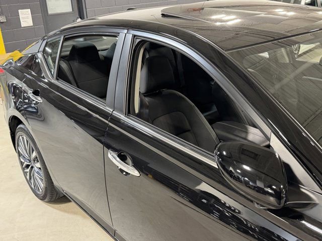 Used 2023 Nissan Altima 2.5 SV w/ SV Premium Package image 5