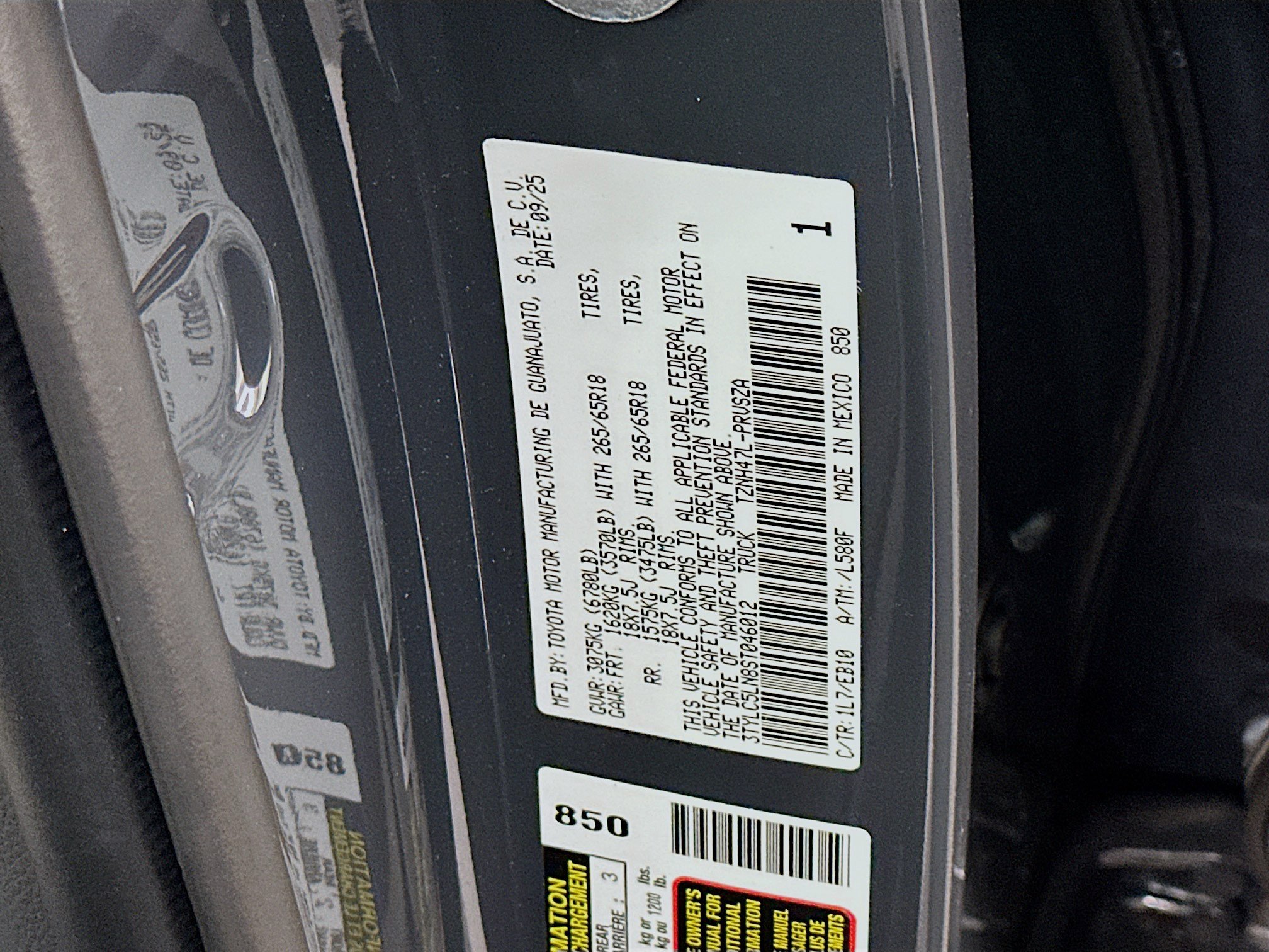 Used 2025 Toyota Tacoma Limited AWD/4WD image 12