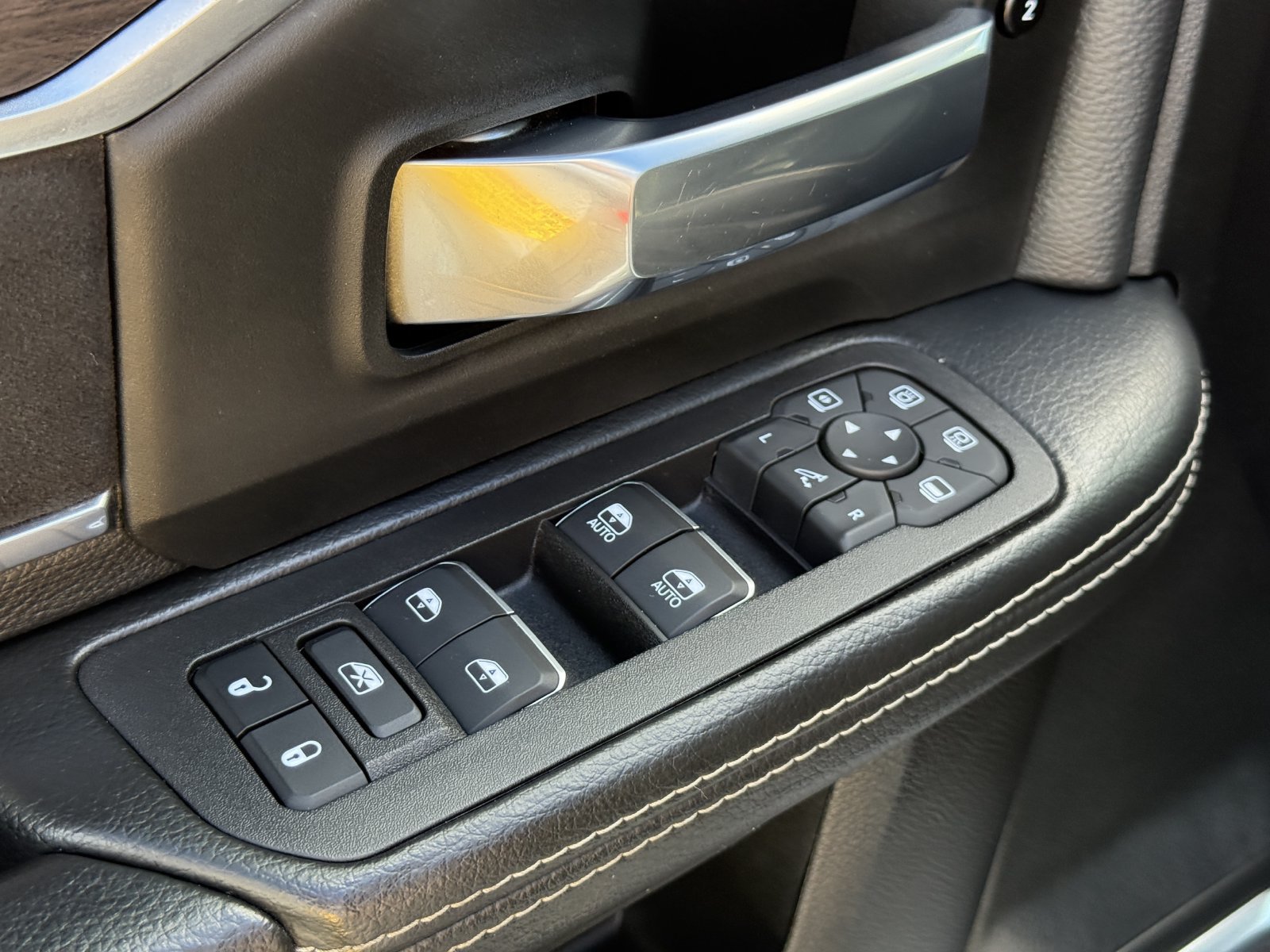 Used 2025 RAM 2500 Laramie w/ Night Edition AWD/4WD image 22