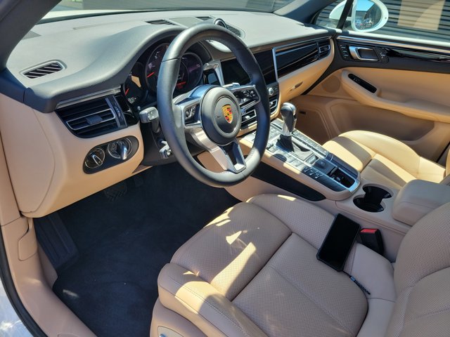 Certified 2021 Porsche Macan AWD/4WD image 4
