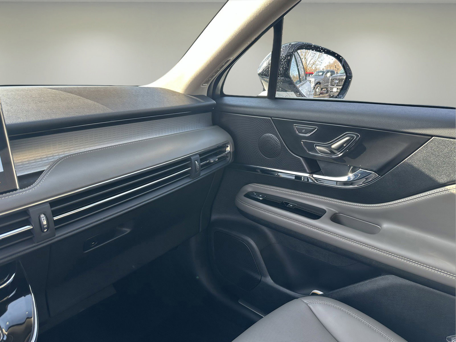 Used 2025 Lincoln Corsair Premiere w/ Equipment Group 101A image 14