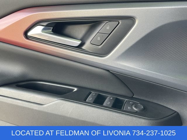 Certified 2024 Chevrolet Equinox EV RS FWD image 22