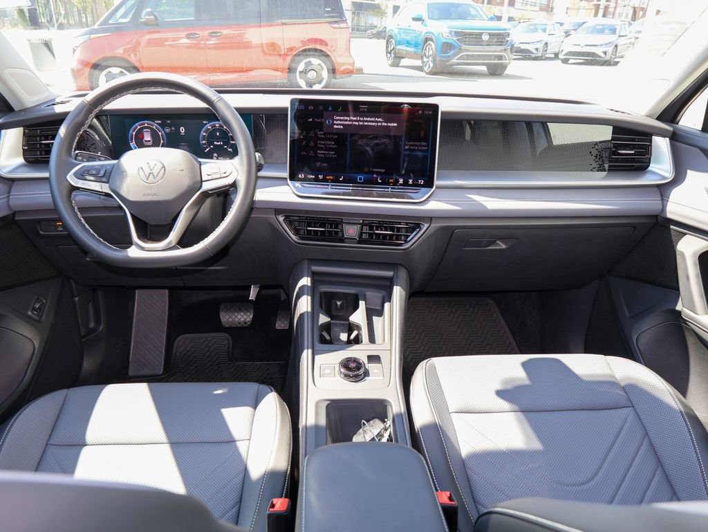 Used 2025 Volkswagen Tiguan SE image 17
