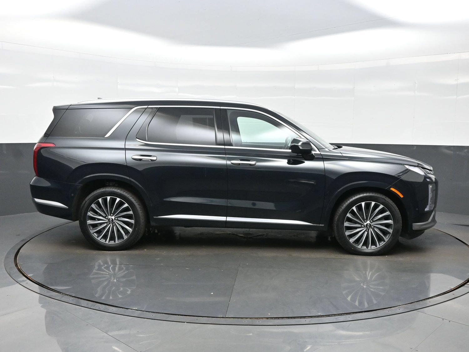 Certified 2023 Hyundai Palisade Calligraphy w/ Cargo Package AWD/4WD image 7