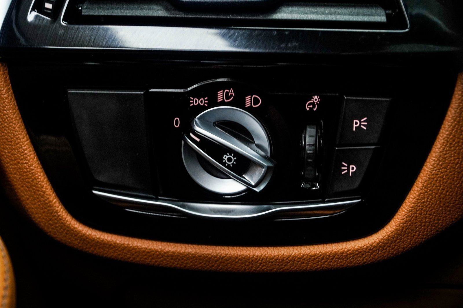 Used 2023 BMW 530i xDrive w/ Premium Package image 29