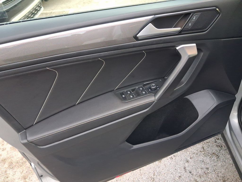 Certified 2023 Volkswagen Tiguan SE R-Line FWD image 16