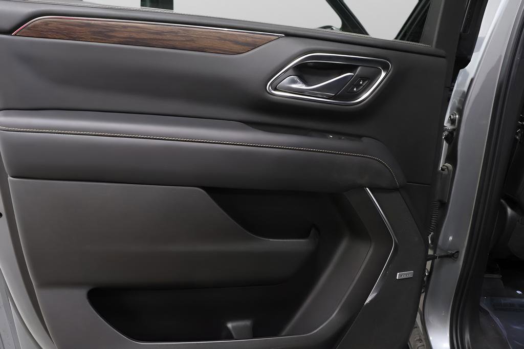 Used 2021 Chevrolet Suburban Premier AWD/4WD image 25