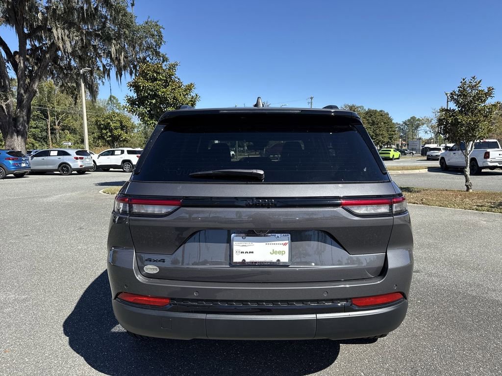 New 2025 Jeep Grand Cherokee Altitude image 4