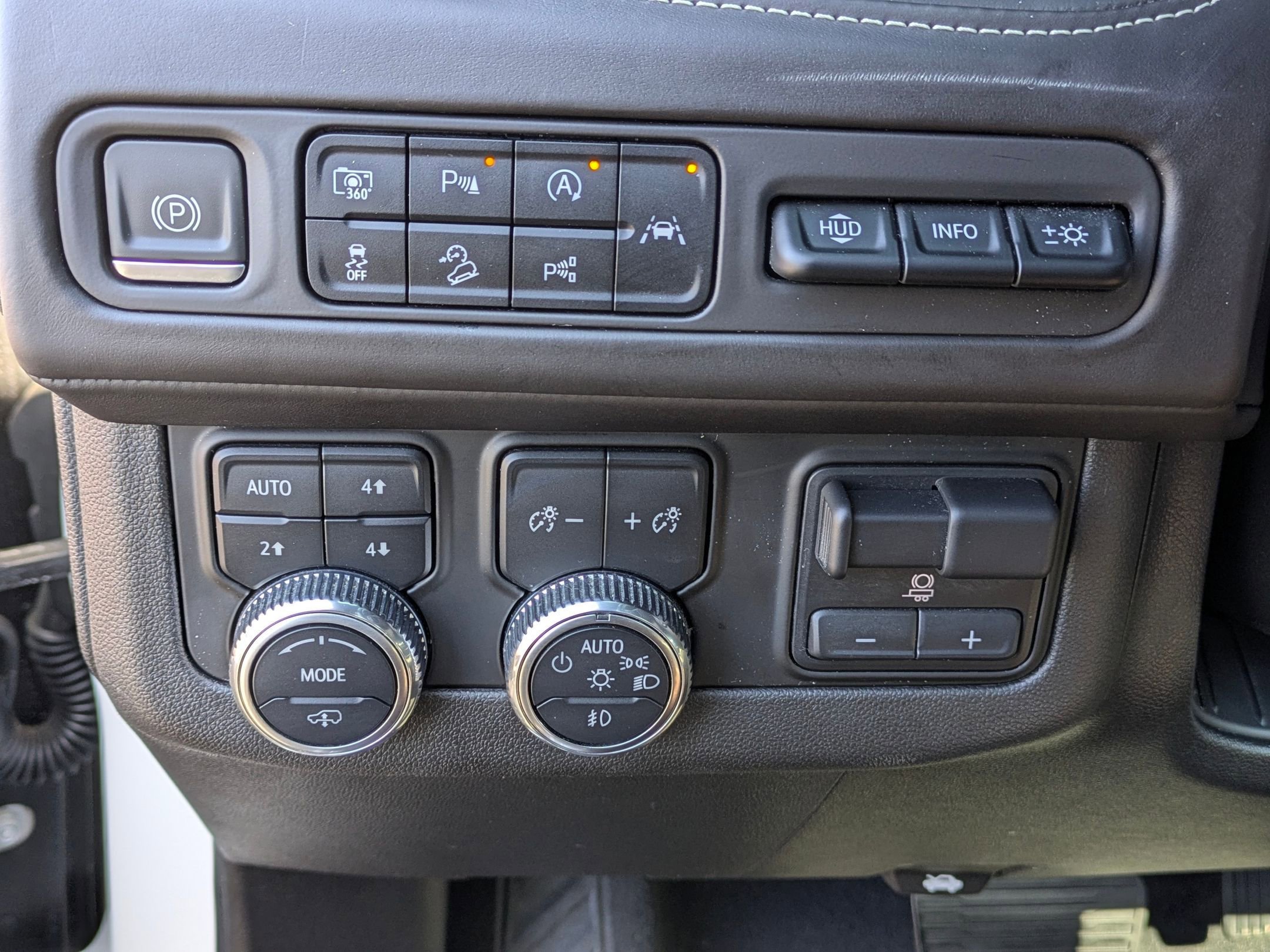 Certified 2023 GMC Yukon Denali Ultimate image 24