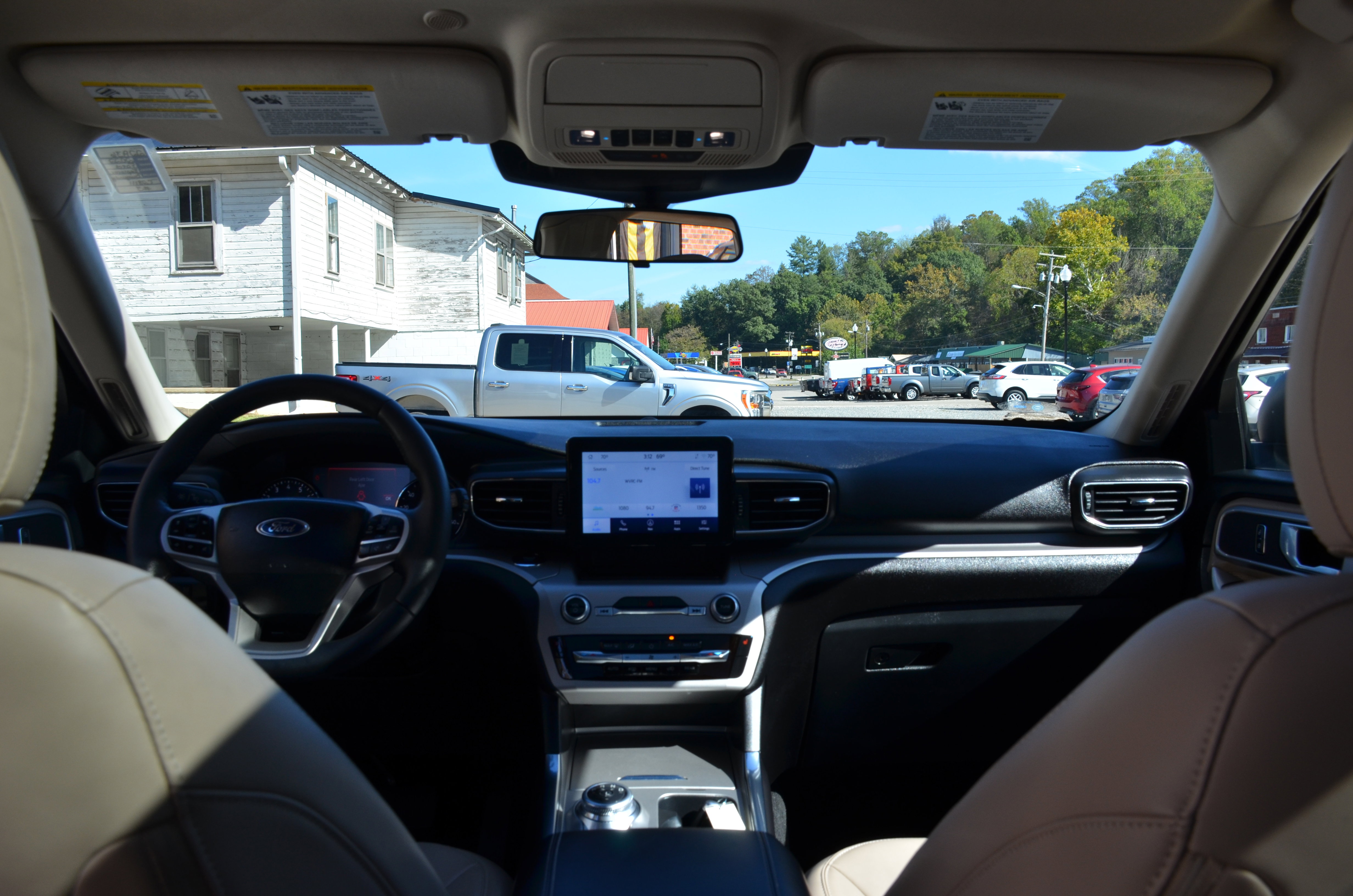 Used 2022 Ford Explorer XLT w/ Equipment Group 202A image 19