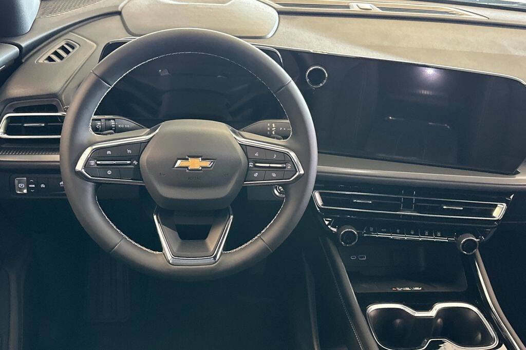 New 2026 Chevrolet Traverse LT w/ Sun and Wheel Package image 13