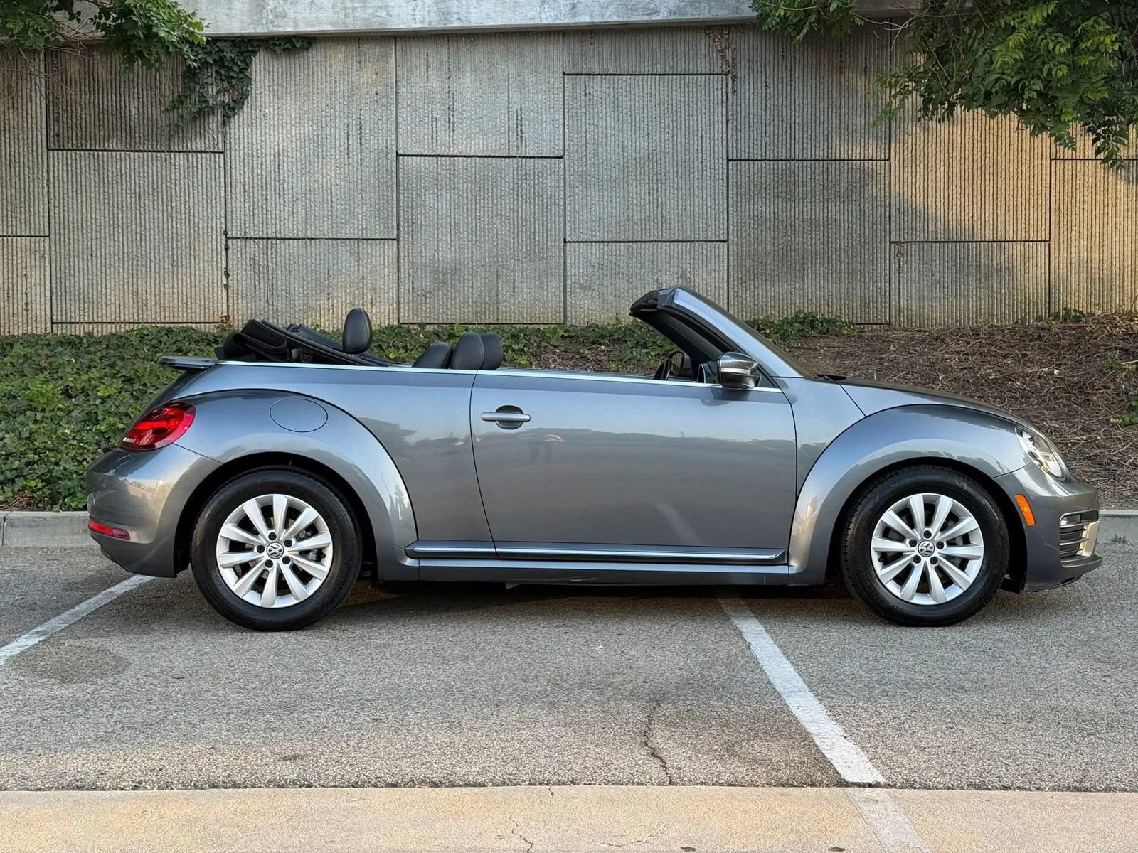 Used 2018 Volkswagen Beetle 2.0T Coast FWD image 12