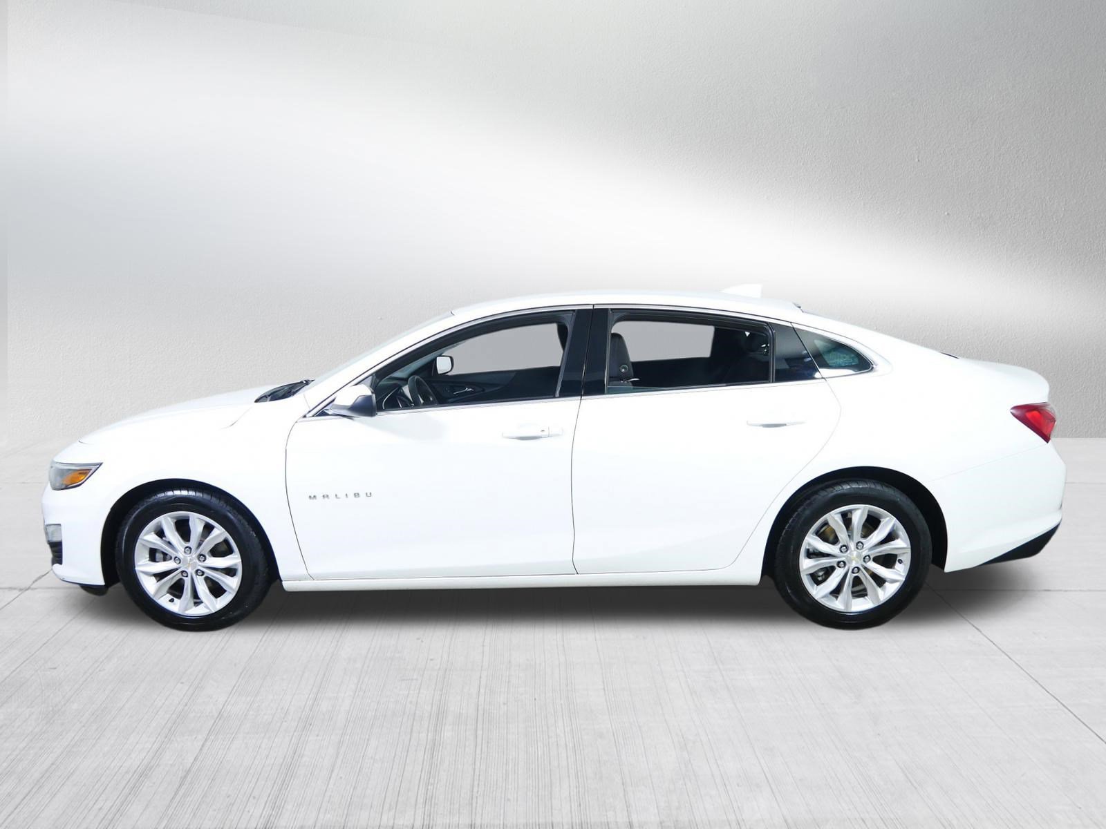 Used 2022 Chevrolet Malibu LT FWD image 4