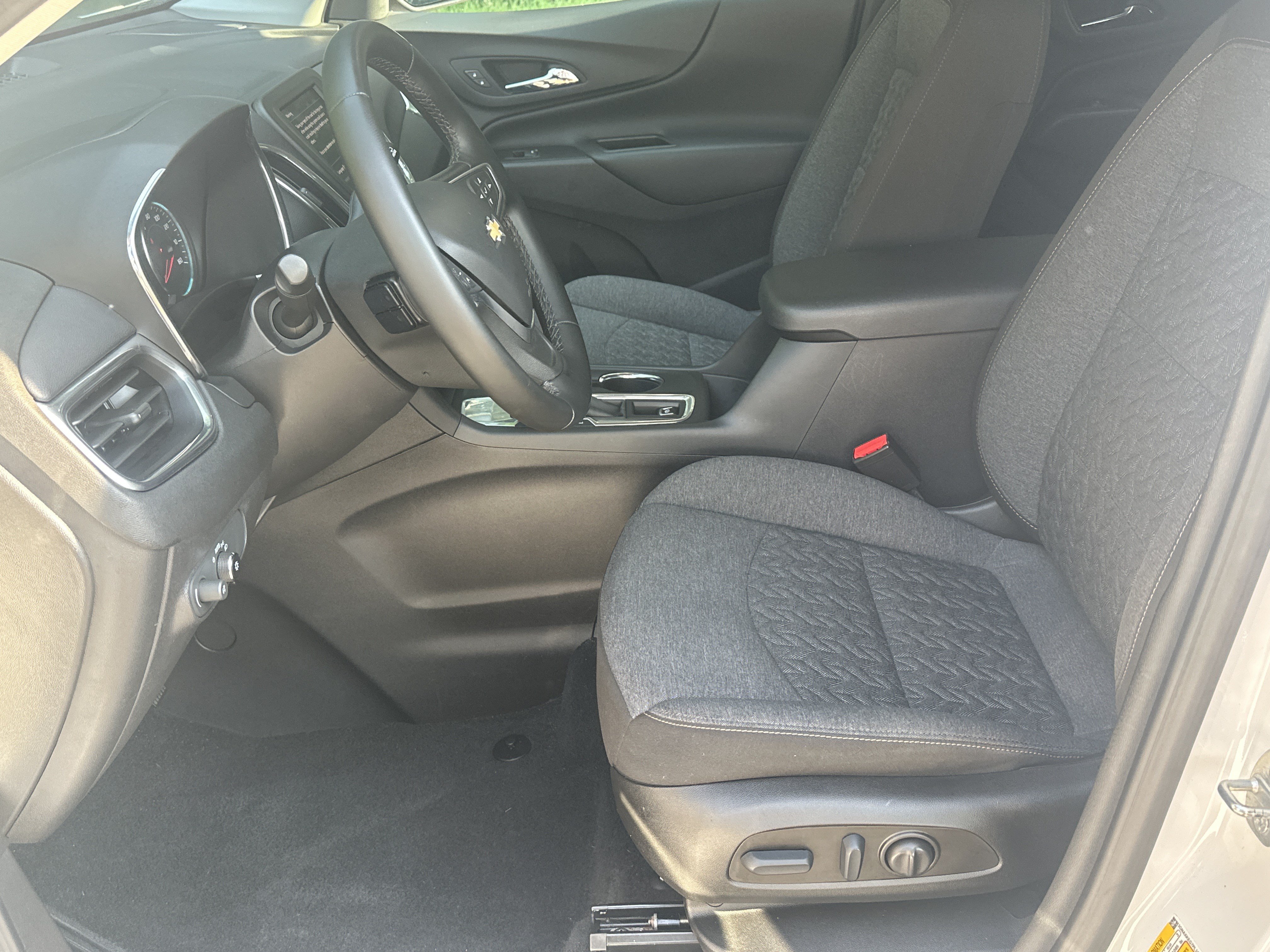 Used 2023 Chevrolet Equinox LT FWD image 9