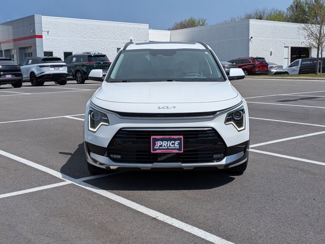 Used 2024 Kia Niro EX Touring video 2