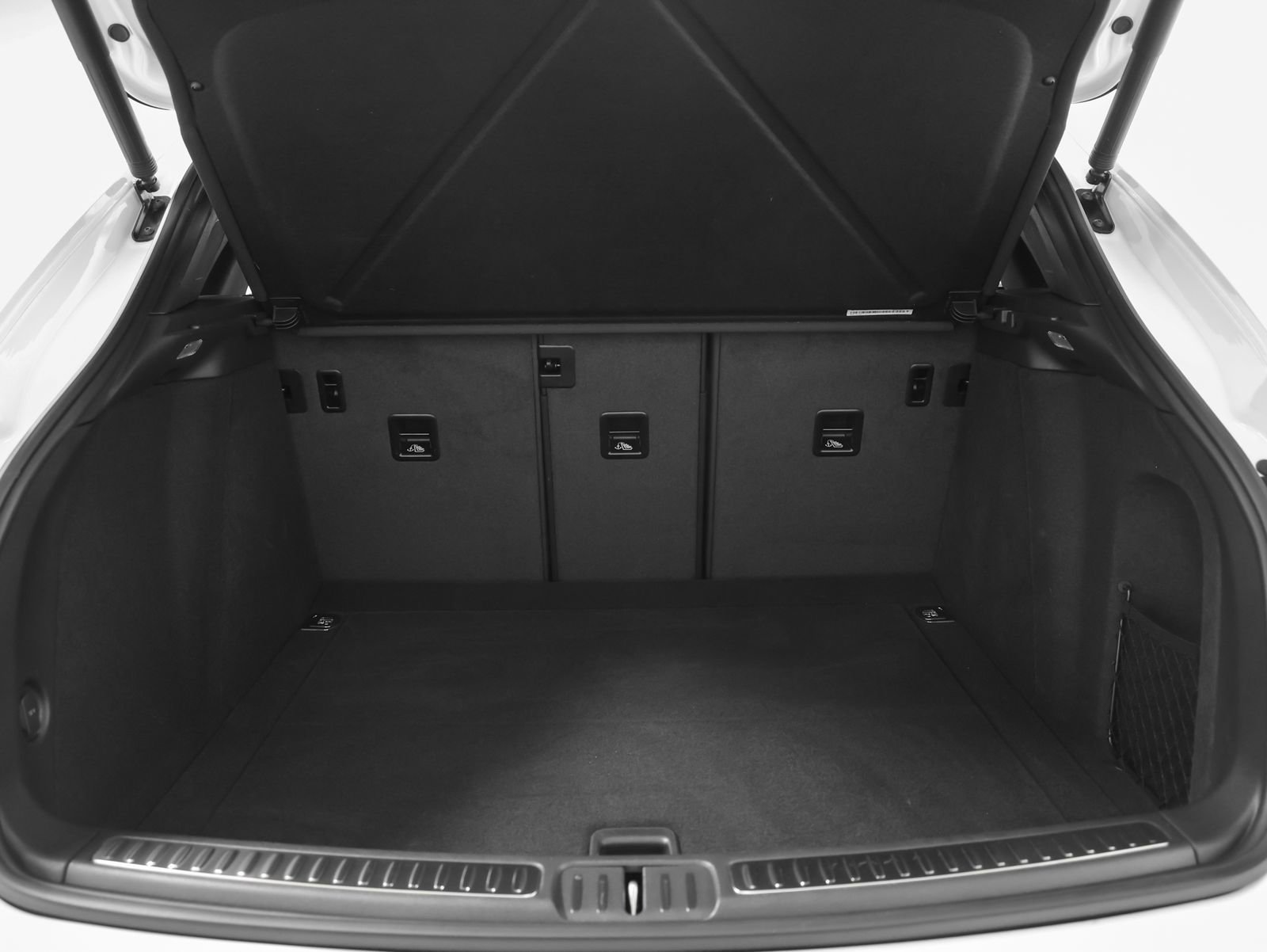 Certified 2026 Porsche Macan image 18