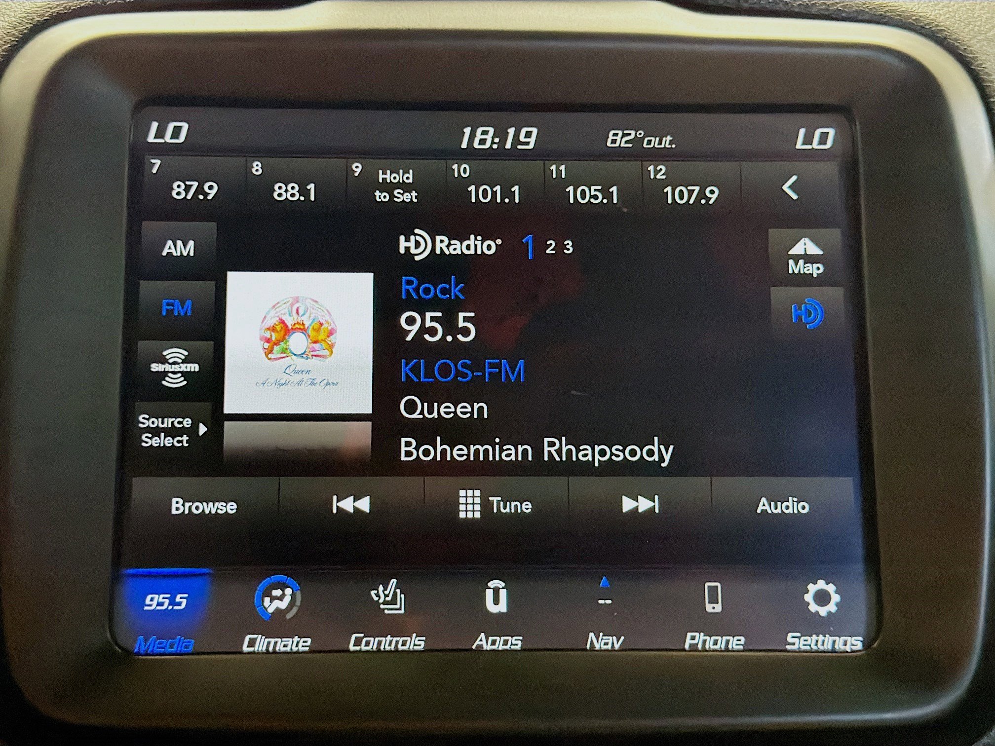 Used 2019 Jeep Renegade Limited w/ UConnect 8.4 Nav Group image 11