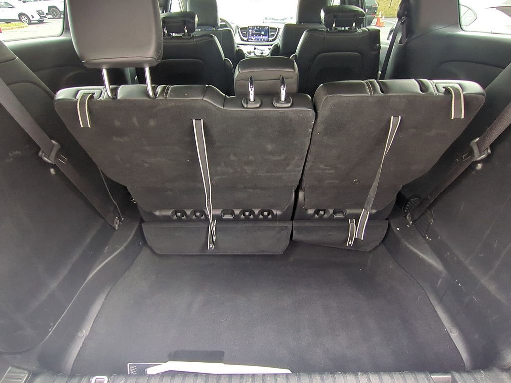 Used 2025 Chrysler Pacifica Select image 28