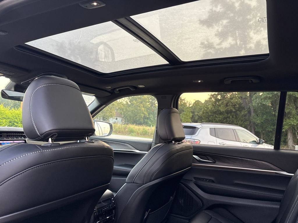 New 2025 Jeep Grand Cherokee L Limited w/ Black Appearance Package image 24