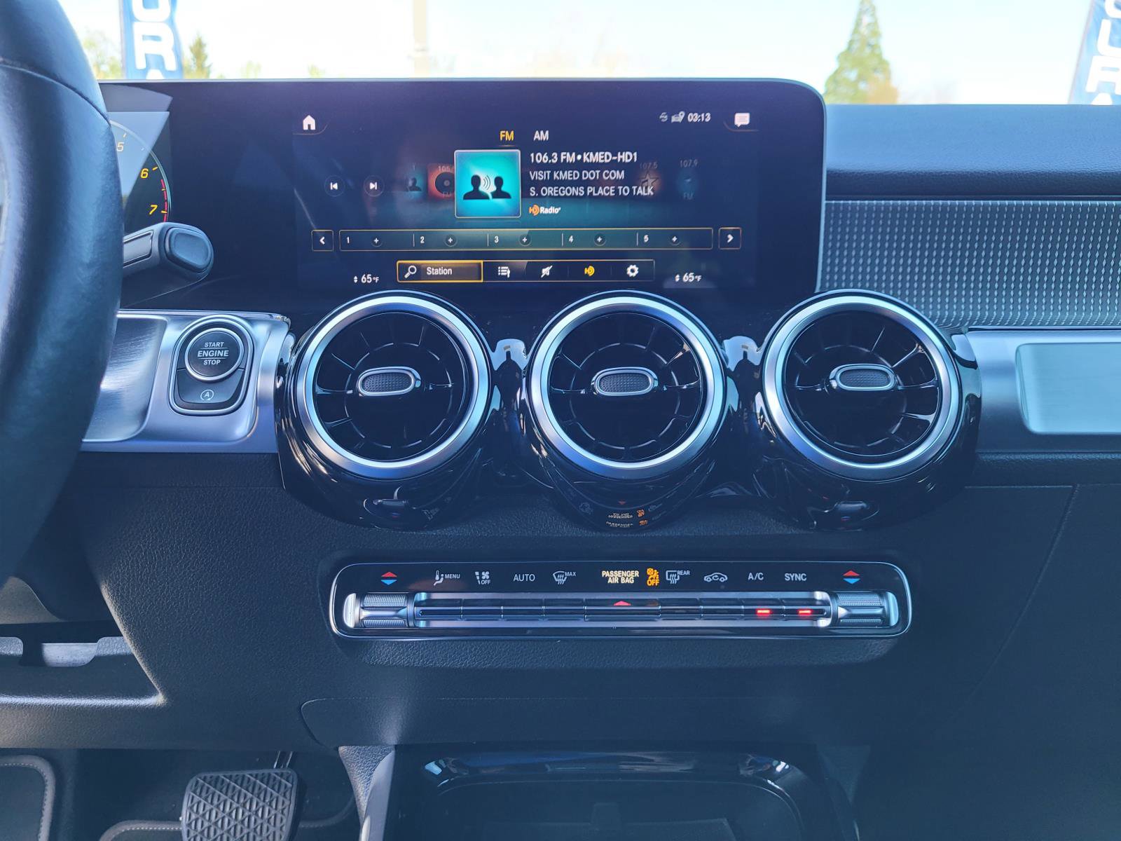 Used 2021 Mercedes-Benz GLB 250 4MATIC w/ Premium Package image 25