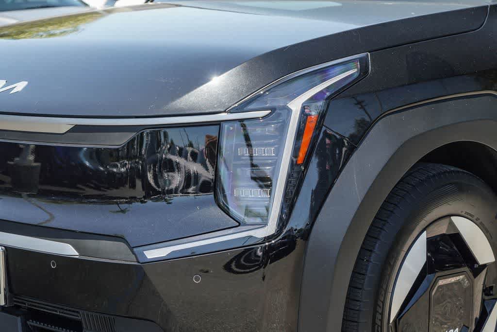 Certified 2024 Kia EV9 Light Long Range RWD image 8
