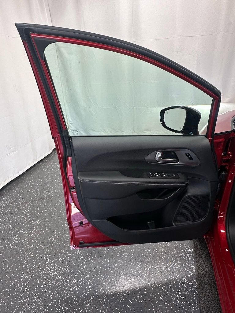 New 2025 Chrysler Pacifica Select w/ Fav Edition Package image 12