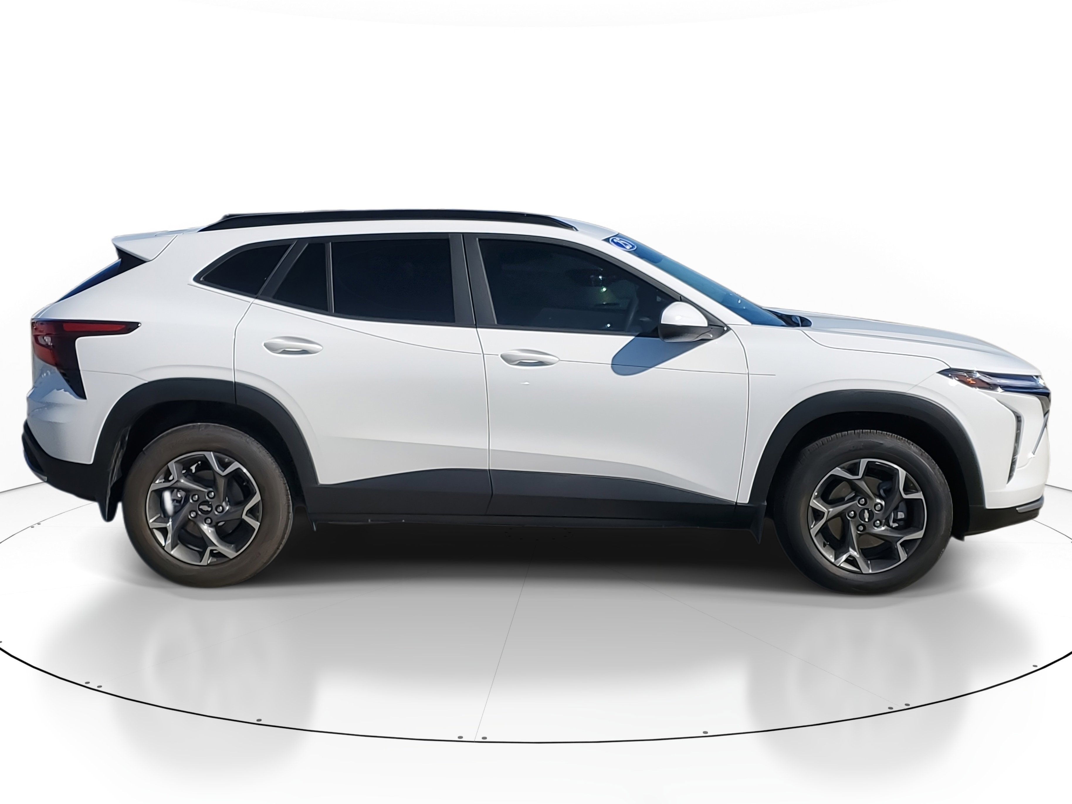 Used 2025 Chevrolet Trax LT image 3