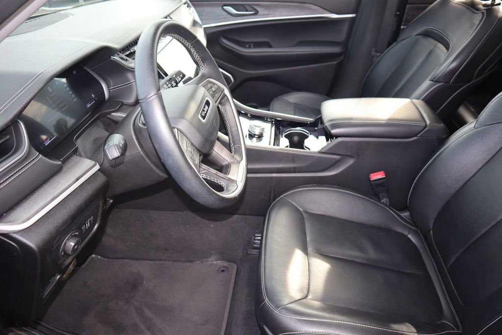 Used 2022 Jeep Grand Cherokee L Limited AWD/4WD image 17