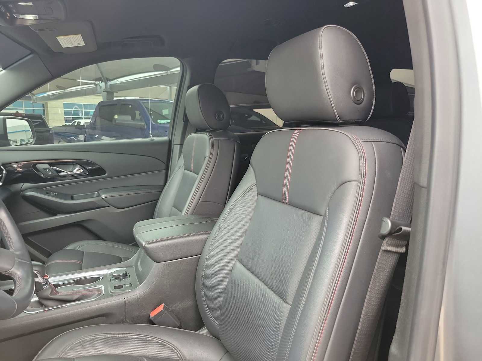 Used 2023 Chevrolet Traverse RS image 7