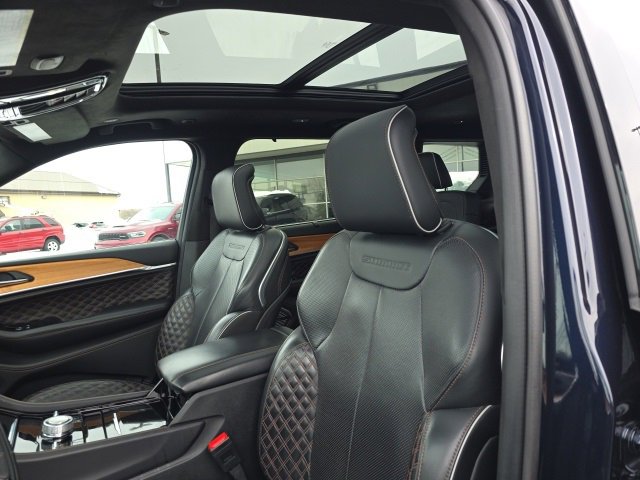 Used 2024 Jeep Grand Cherokee L Summit image 15