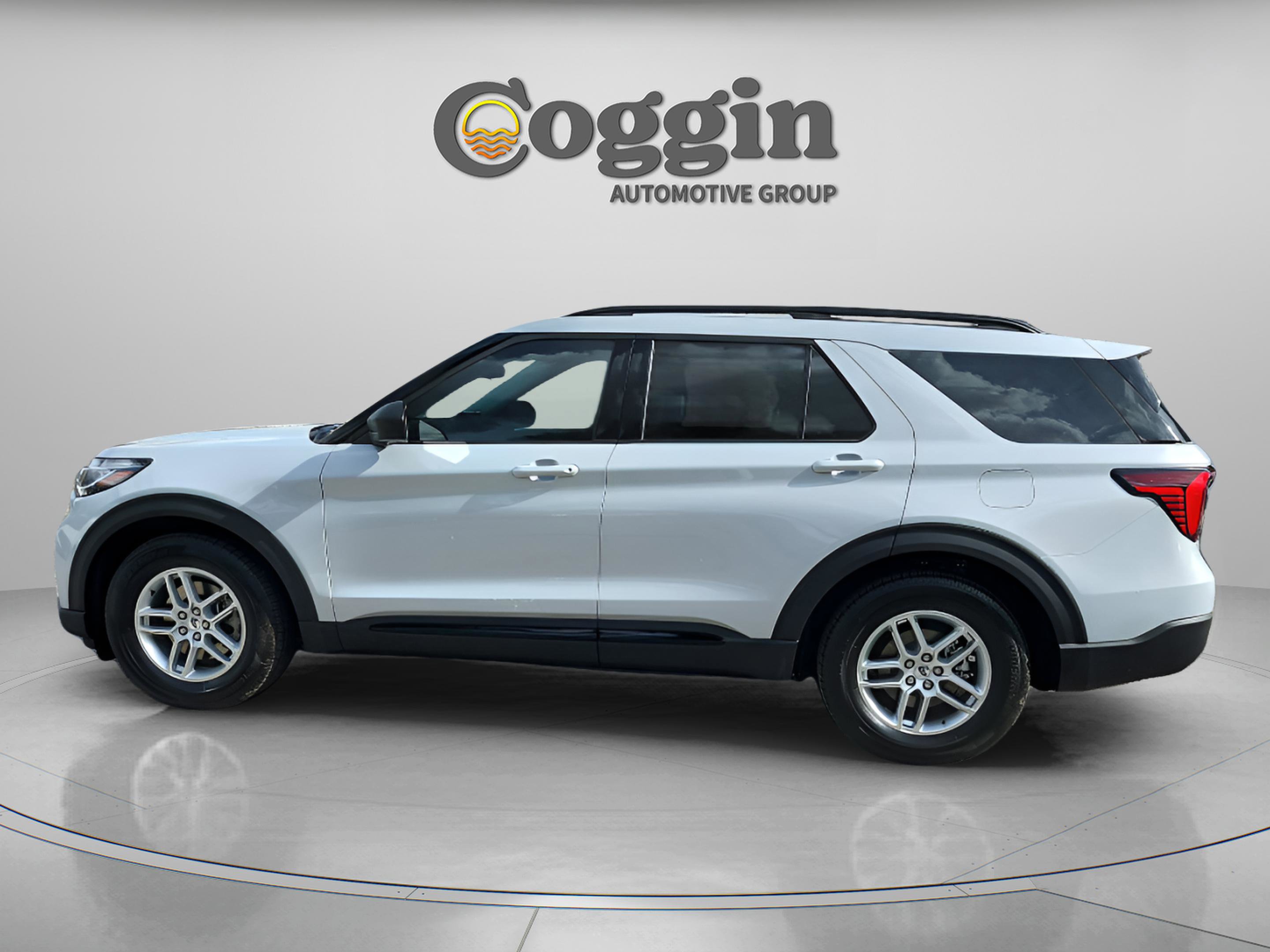 New 2026 Ford Explorer Active image 2