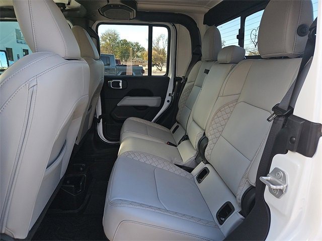 Used 2023 Jeep Gladiator Overland image 11
