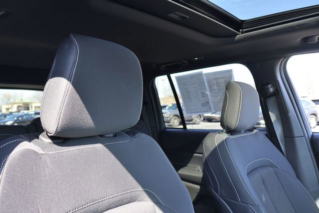 Used 2025 Jeep Grand Cherokee Laredo w/ Luxury Tech Group I AWD/4WD image 18