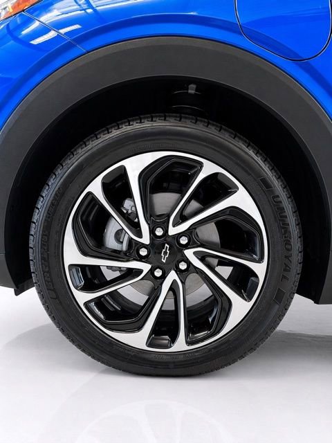 Used 2023 Chevrolet Bolt EUV Premier w/ Sun & Sound Package FWD image 9