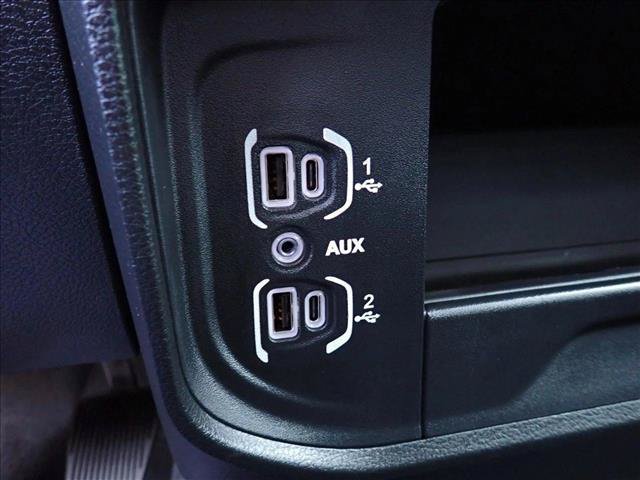 Used 2025 RAM 3500 Laramie AWD/4WD image 19