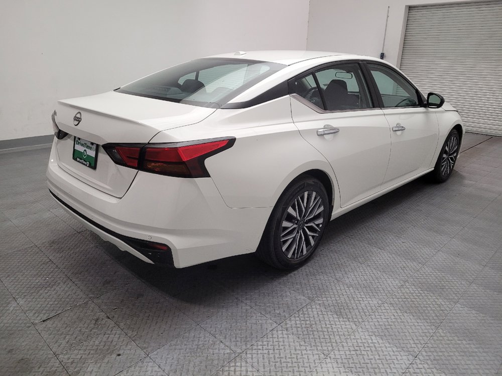 Used 2025 Nissan Altima 2.5 SV FWD image 9