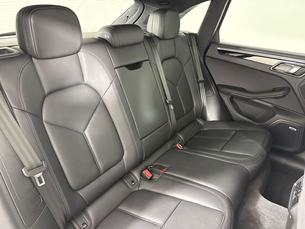 Certified 2025 Porsche Macan image 23