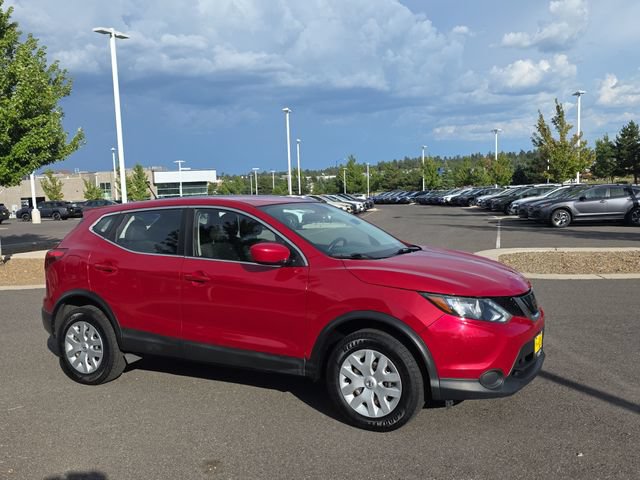 Used 2018 Nissan Rogue Sport S FWD image 1
