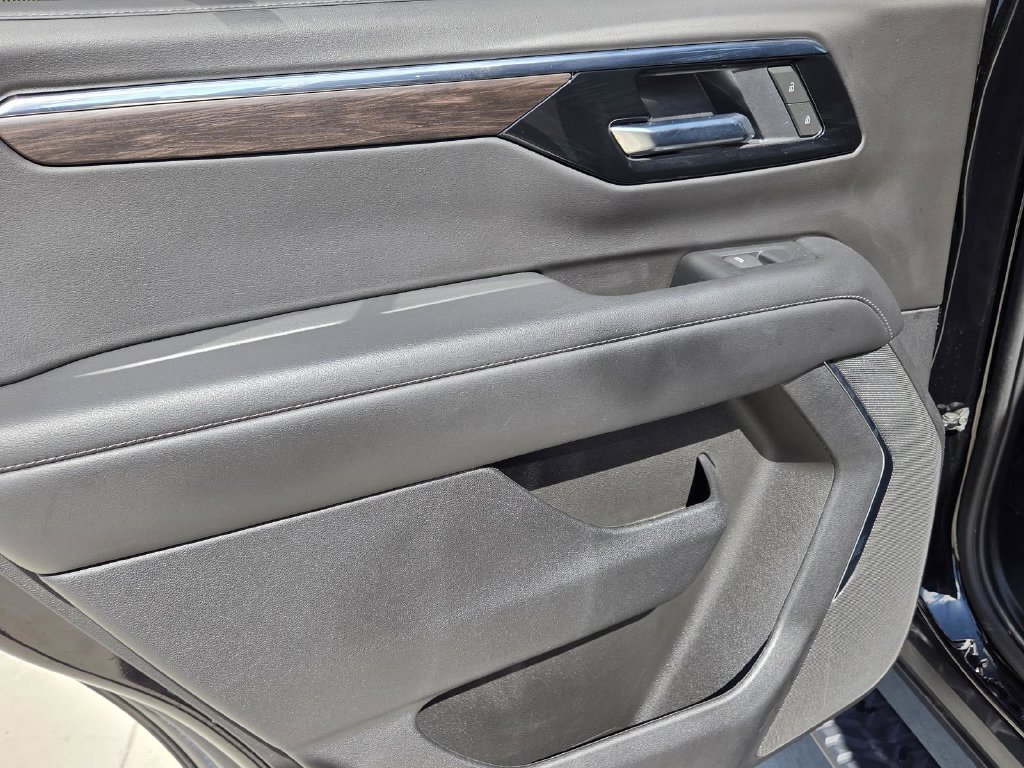 Used 2025 Chevrolet Tahoe Z71 AWD/4WD image 35