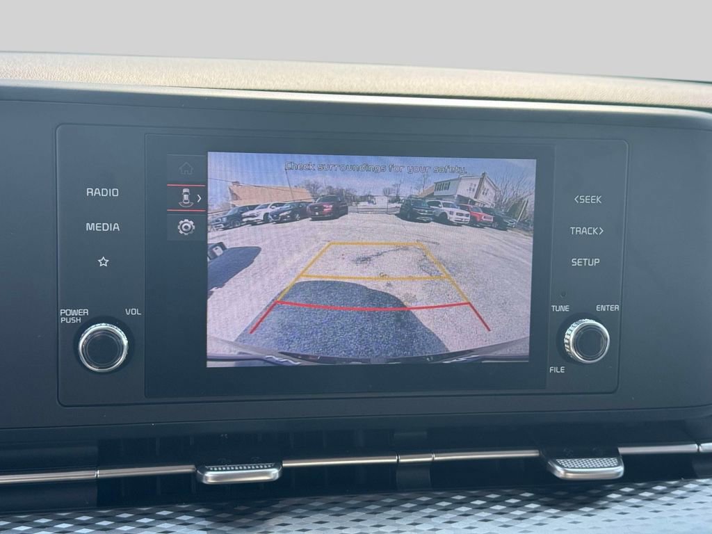 Used 2024 Kia Carnival LX FWD image 27