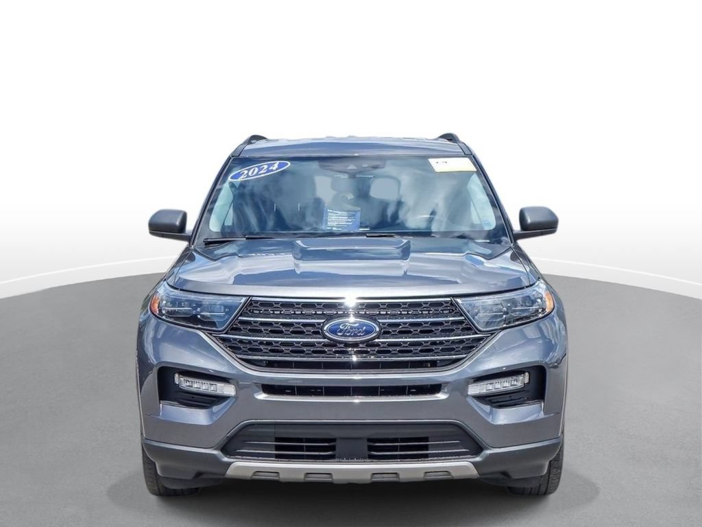 Used 2024 Ford Explorer XLT w/ Equipment Group 202A AWD/4WD image 3