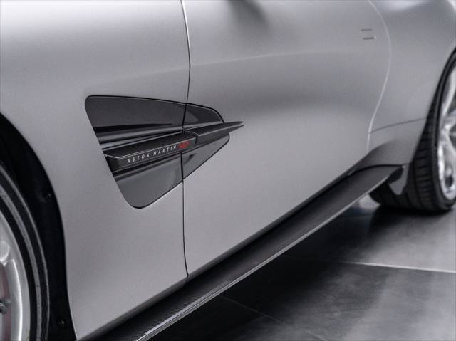 Used 2025 Aston Martin Vanquish RWD image 45