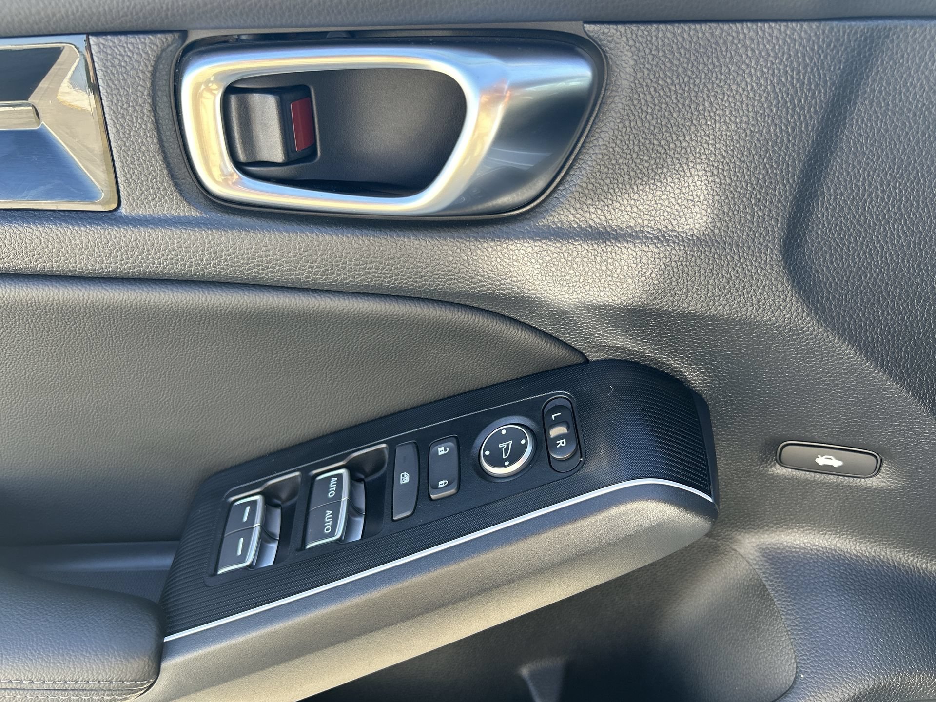 Certified 2025 Honda Civic Sport Touring image 15