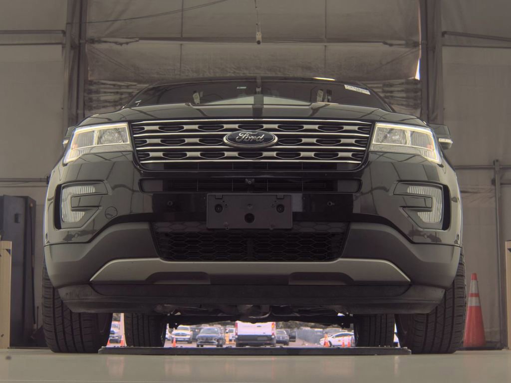 Used 2017 Ford Explorer Limited w/ Equipment Group 301A AWD/4WD image 3