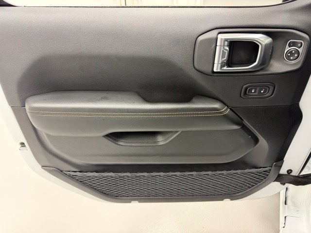 Used 2025 Jeep Wrangler Unlimited Sahara AWD/4WD image 16